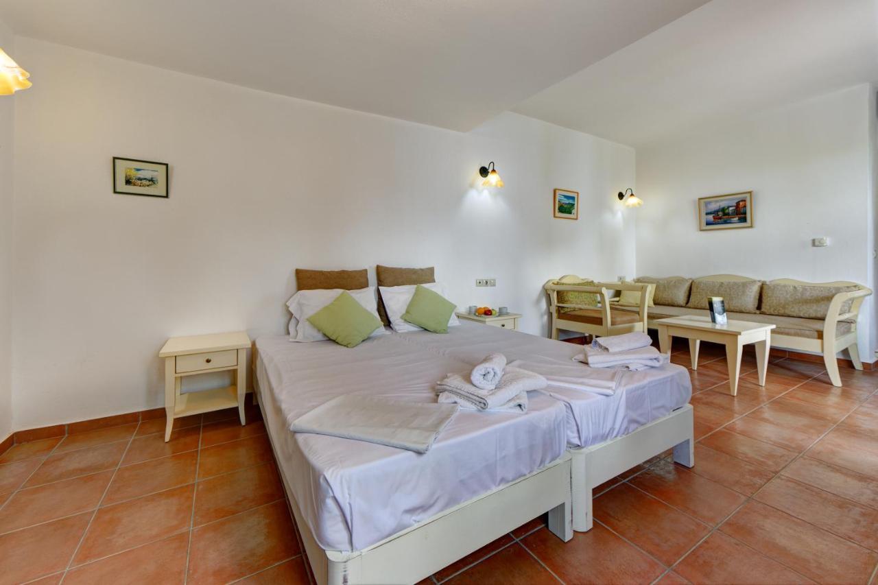 Mourtzanakis Residence - Traditional Eco Hotel In Achlada Ngoại thất bức ảnh